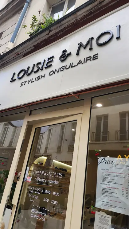 L’enseigne Lousie & Moi, Stylish ongulaire, vue d’en bas